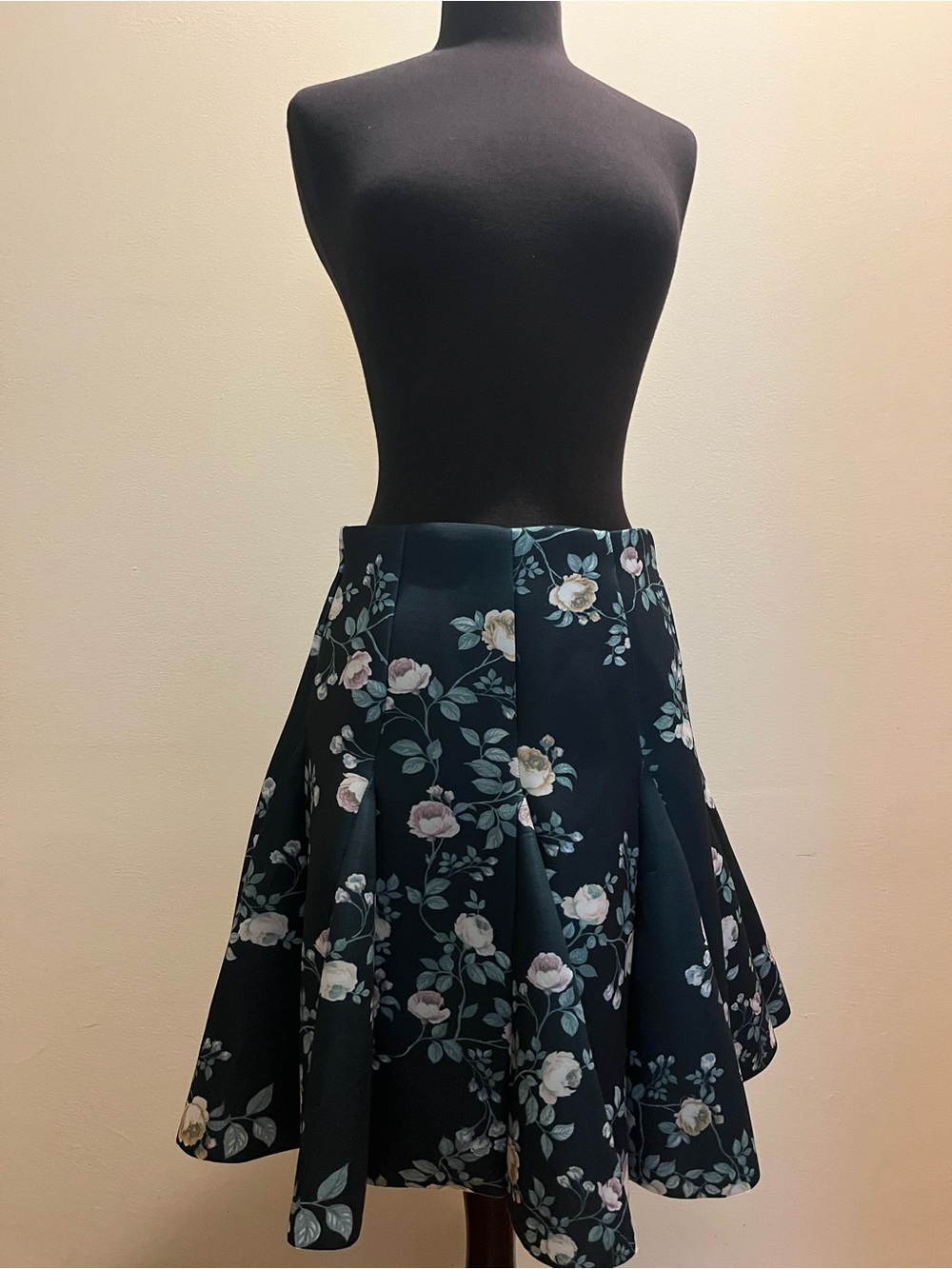 Lauren Conrad Dark Green Scuba Floral Circle Skirt